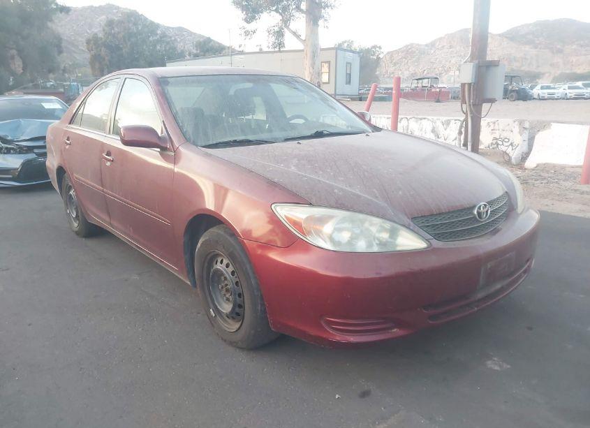 2002 Toyota Camry LE (VIN 4T1BE32KX2U057260) main photo