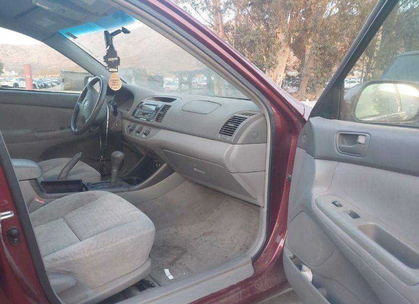 Photo 5 of 2002 Toyota Camry LE (VIN 4T1BE32KX2U057260)