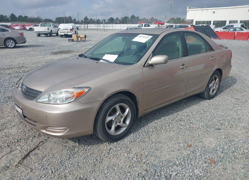 Photo 2 of 2002 Toyota Camry XLE (VIN 4T1BE32KX2U057839)