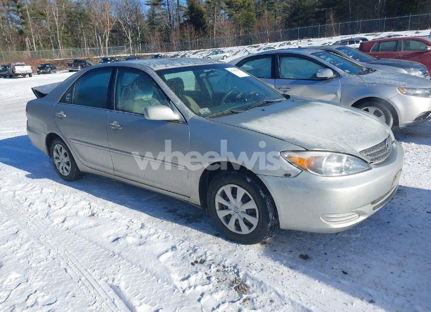 2002 Toyota Camry LE (VIN 4T1BE32KX2U072051) main photo