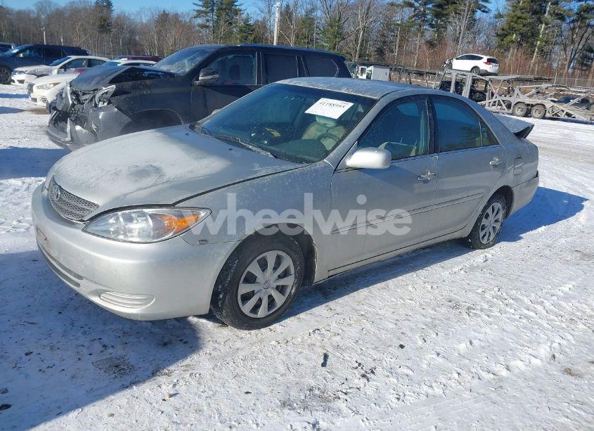 Photo 2 of 2002 Toyota Camry LE (VIN 4T1BE32KX2U072051)