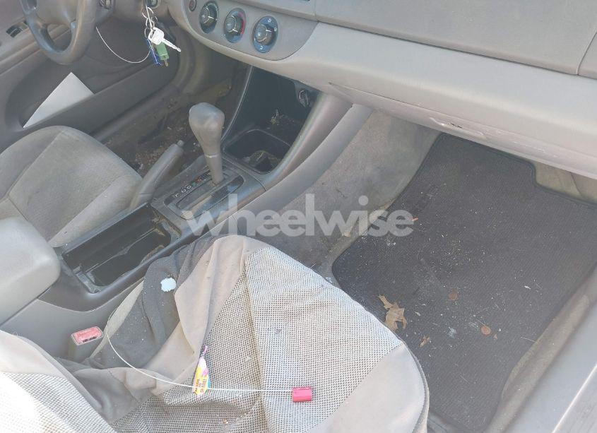 Photo 5 of 2002 Toyota Camry LE (VIN 4T1BE32KX2U072051)