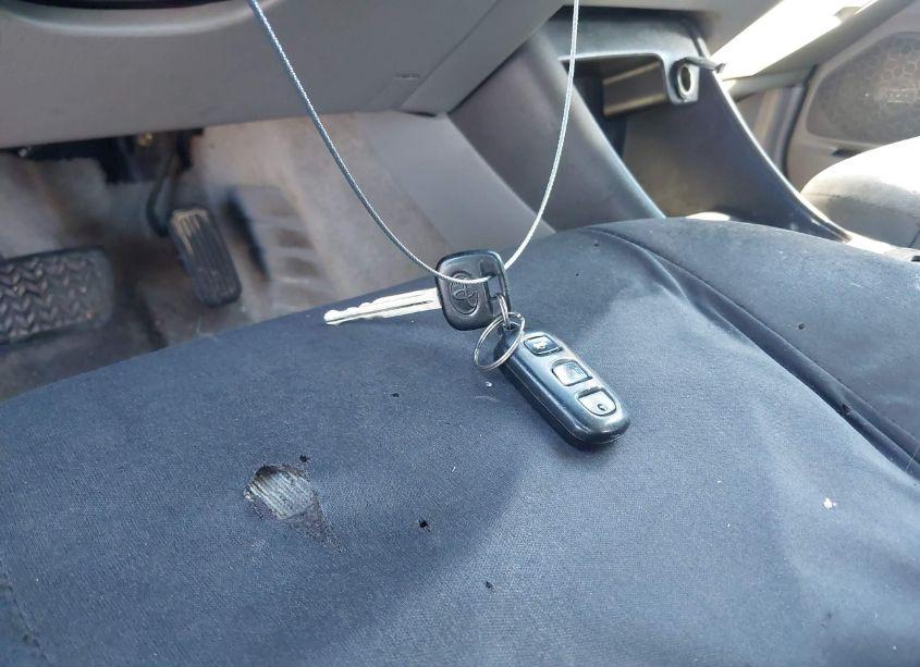 Photo 11 of 2002 Toyota Camry LE (VIN 4T1BE32KX2U081705)