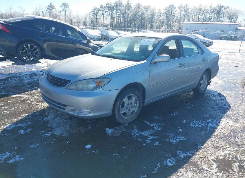 Photo 2 of 2002 Toyota Camry LE (VIN 4T1BE32KX2U081705)