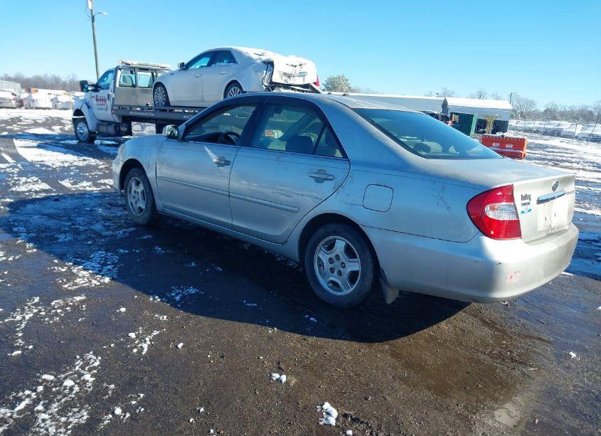Photo 3 of 2002 Toyota Camry LE (VIN 4T1BE32KX2U081705)
