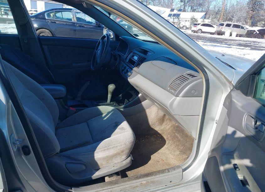 Photo 5 of 2002 Toyota Camry LE (VIN 4T1BE32KX2U081705)