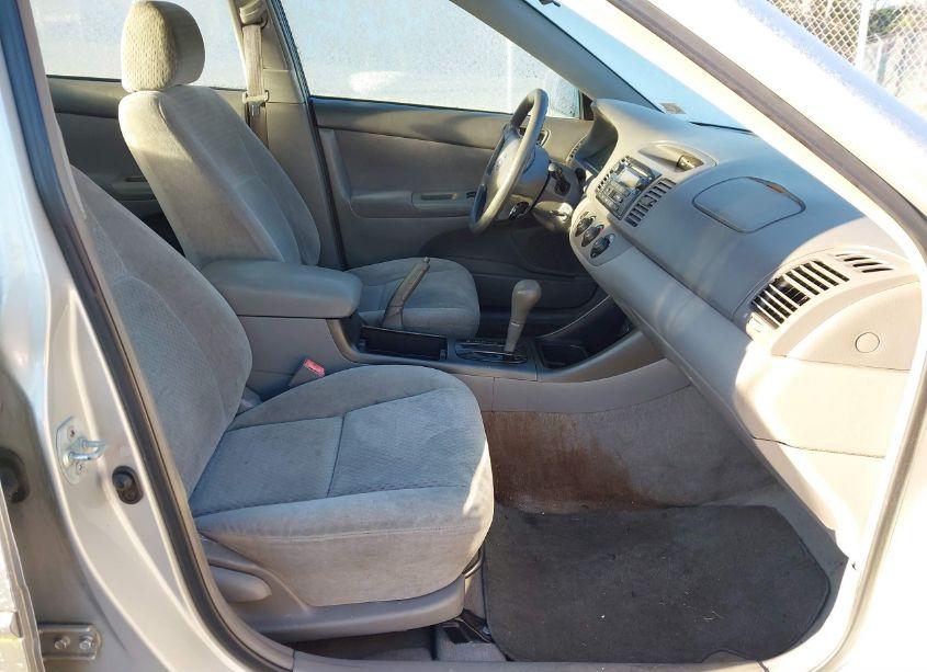Photo 5 of 2002 Toyota Camry LE (VIN 4T1BE32KX2U089030)