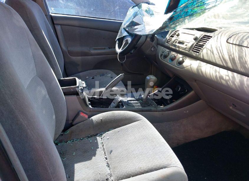 Photo 5 of 2002 Toyota Camry LE (VIN 4T1BE32KX2U094065)