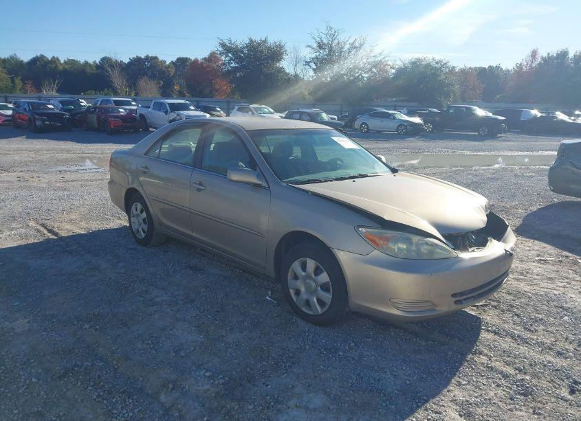 2002 Toyota Camry LE (VIN 4T1BE32KX2U103055) main photo