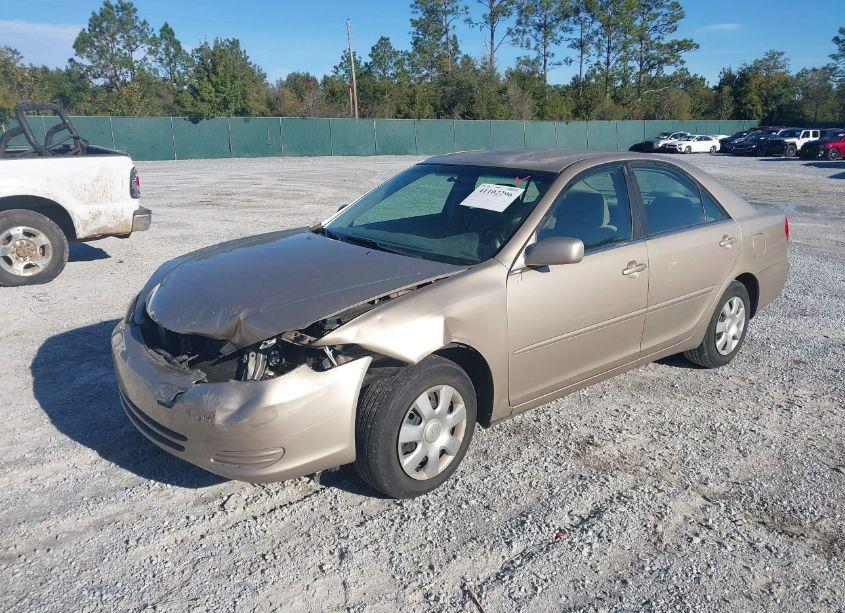 Photo 2 of 2002 Toyota Camry LE (VIN 4T1BE32KX2U103055)