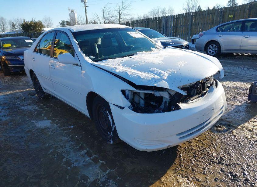 2002 Toyota Camry LE (VIN 4T1BE32KX2U109275) main photo