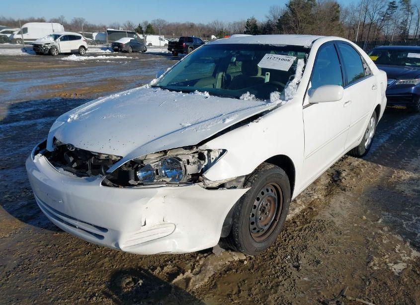 Photo 2 of 2002 Toyota Camry LE (VIN 4T1BE32KX2U109275)