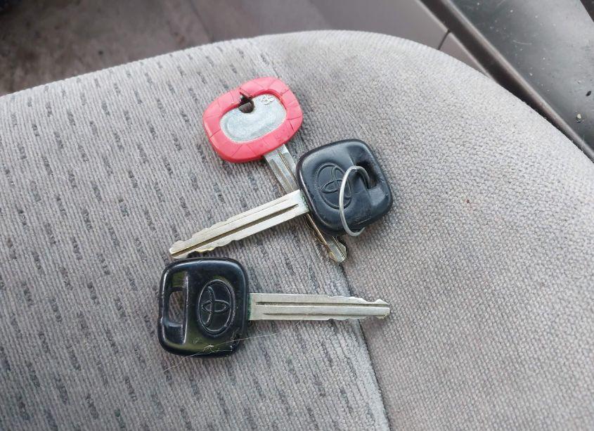 Photo 11 of 2002 Toyota Camry LE (VIN 4T1BE32KX2U518294)