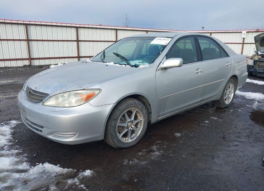 Photo 2 of 2002 Toyota Camry LE (VIN 4T1BE32KX2U518294)