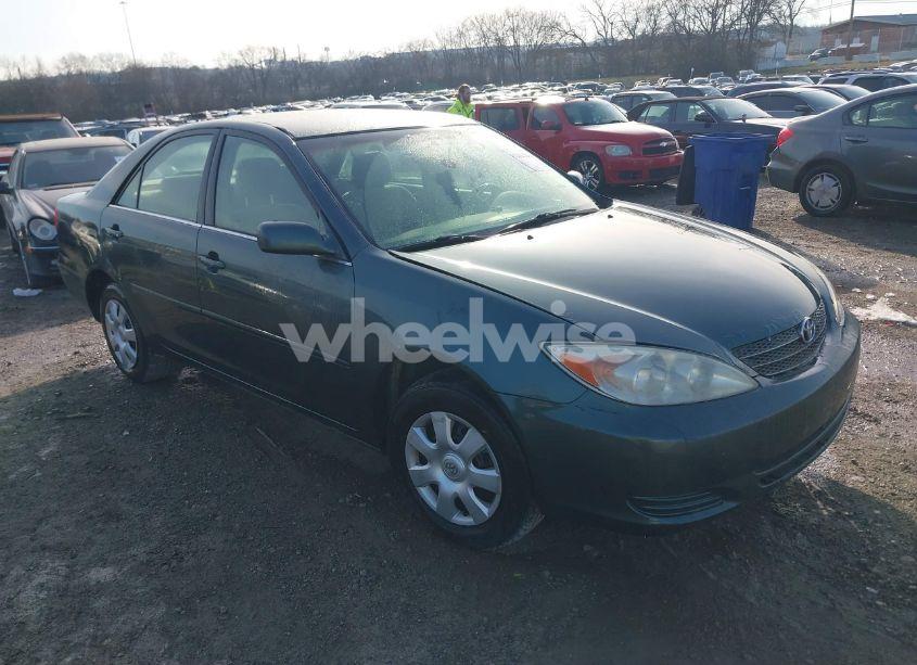 2002 Toyota Camry LE (VIN 4T1BE32KX2U532244) main photo