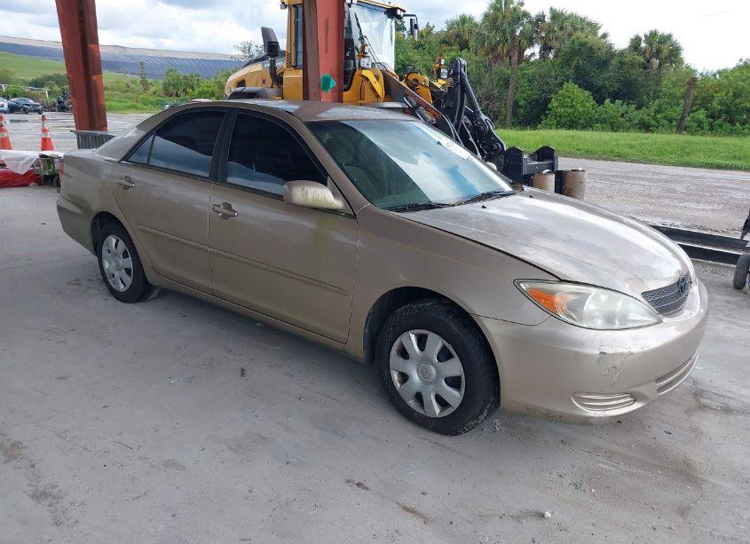 2002 Toyota Camry LE (VIN 4T1BE32KX2U536648) main photo