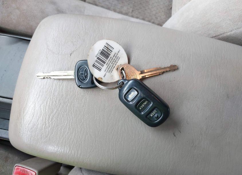 Photo 11 of 2002 Toyota Camry LE (VIN 4T1BE32KX2U536648)