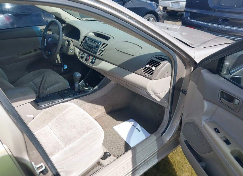 Photo 5 of 2002 Toyota Camry LE (VIN 4T1BE32KX2U536648)