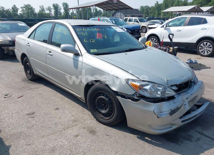 2002 Toyota Camry LE (VIN 4T1BE32KX2U552087) main photo