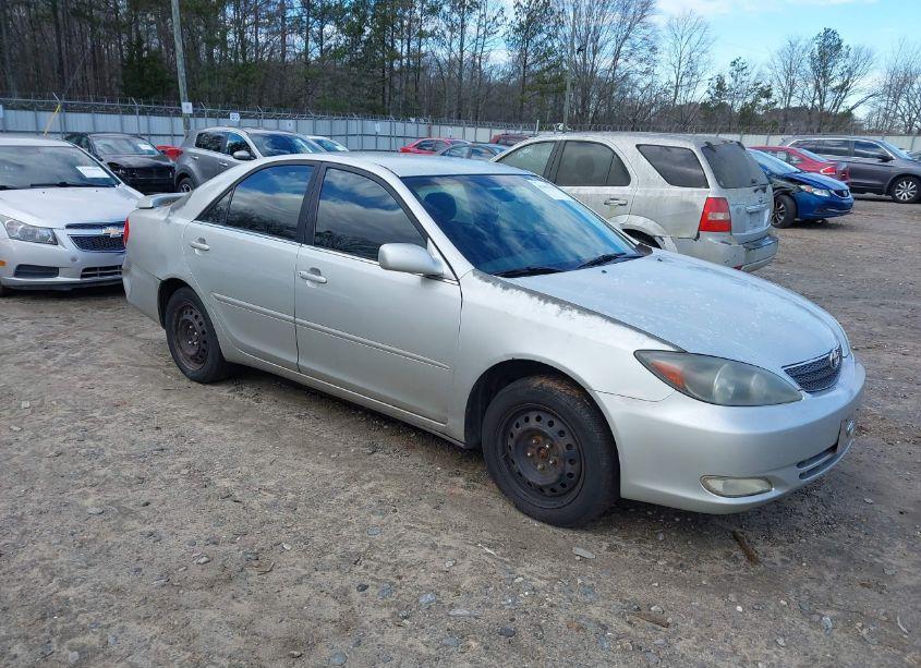2002 Toyota Camry SE (VIN 4T1BE32KX2U568791) main photo