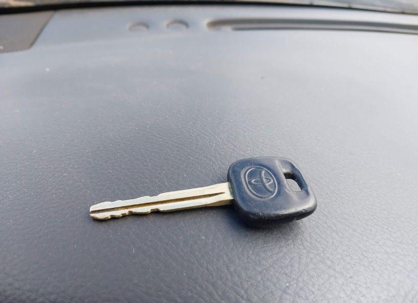 Photo 11 of 2002 Toyota Camry SE (VIN 4T1BE32KX2U568791)