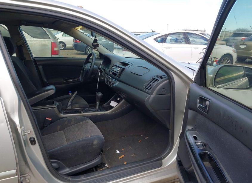 Photo 5 of 2002 Toyota Camry SE (VIN 4T1BE32KX2U568791)