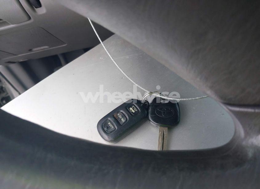 Photo 11 of 2002 Toyota Camry XLE (VIN 4T1BE32KX2U580391)