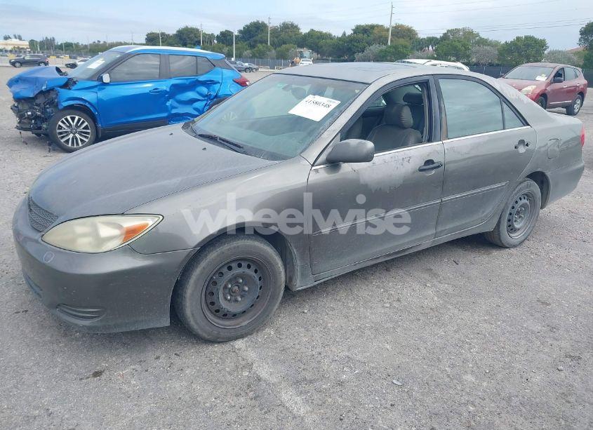 Photo 2 of 2002 Toyota Camry XLE (VIN 4T1BE32KX2U580391)