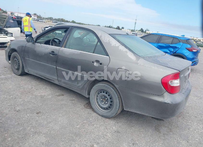 Photo 3 of 2002 Toyota Camry XLE (VIN 4T1BE32KX2U580391)