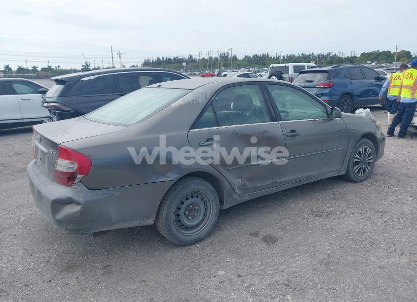 Photo 4 of 2002 Toyota Camry XLE (VIN 4T1BE32KX2U580391)