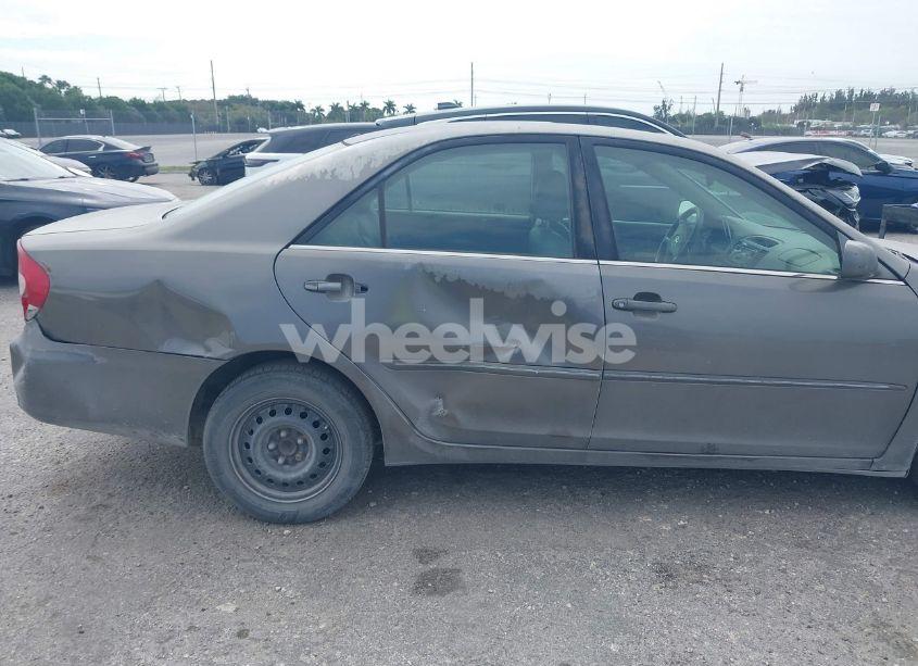 Photo 6 of 2002 Toyota Camry XLE (VIN 4T1BE32KX2U580391)