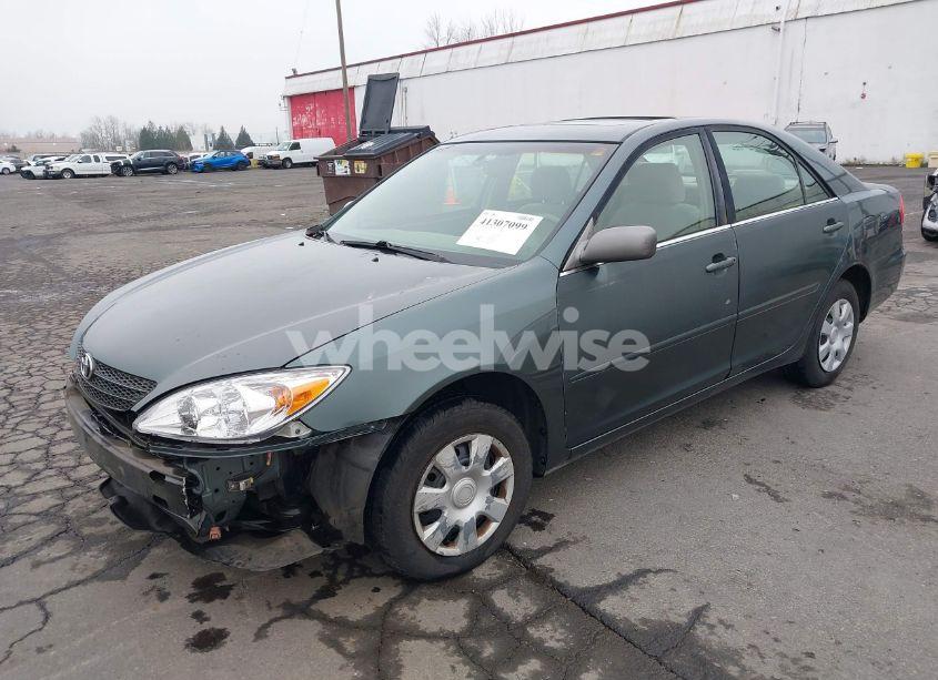 Photo 2 of 2002 Toyota Camry LE (VIN 4T1BE32KX2U588166)