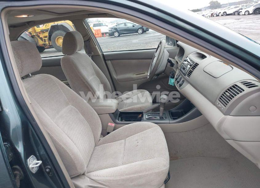 Photo 5 of 2002 Toyota Camry LE (VIN 4T1BE32KX2U588166)
