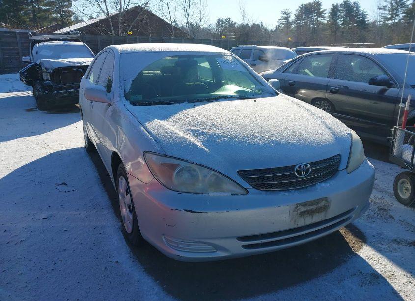 2002 Toyota Camry LE (VIN 4T1BE32KX2U630139) main photo