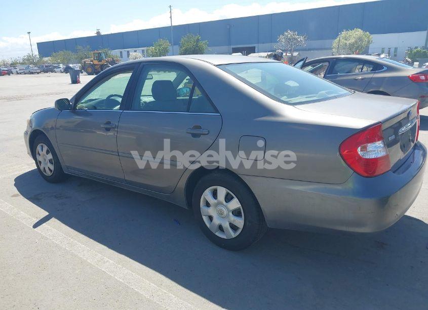 Photo 3 of 2002 Toyota Camry LE (VIN 4T1BE32KX2U639987)