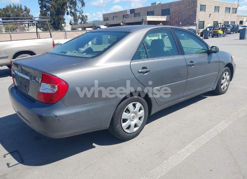 Photo 4 of 2002 Toyota Camry LE (VIN 4T1BE32KX2U639987)