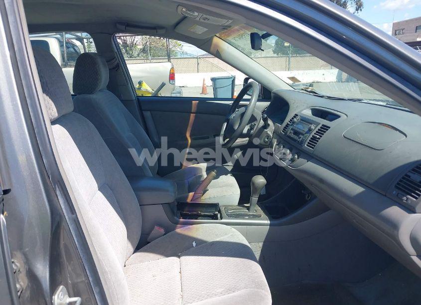 Photo 5 of 2002 Toyota Camry LE (VIN 4T1BE32KX2U639987)