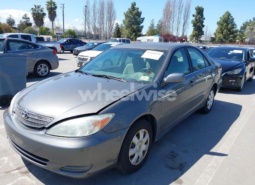 Photo 6 of 2002 Toyota Camry LE (VIN 4T1BE32KX2U639987)