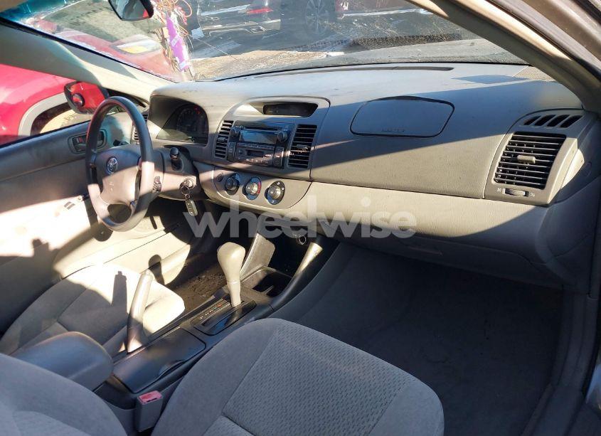 Photo 5 of 2002 Toyota Camry LE (VIN 4T1BE32KX2U640749)
