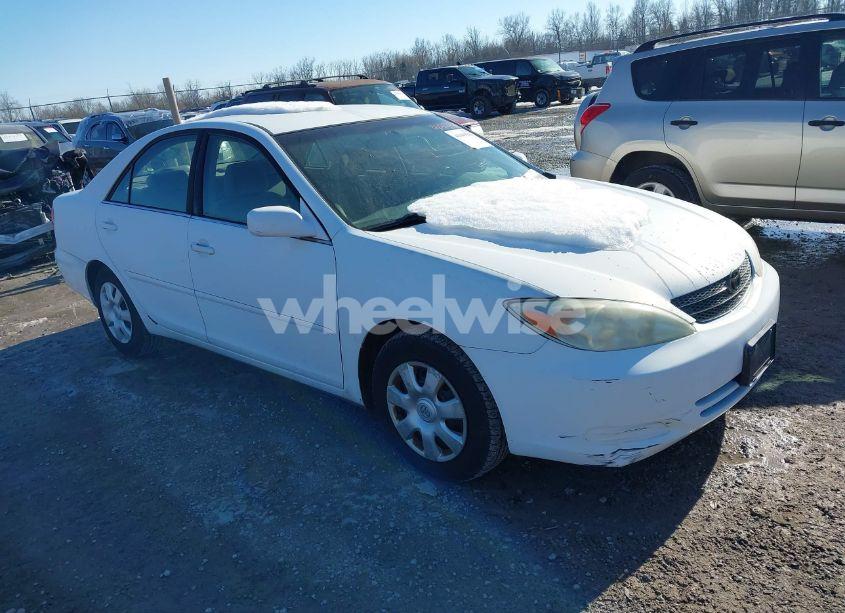 2003 Toyota Camry LE (VIN 4T1BE32KX3U120603) main photo