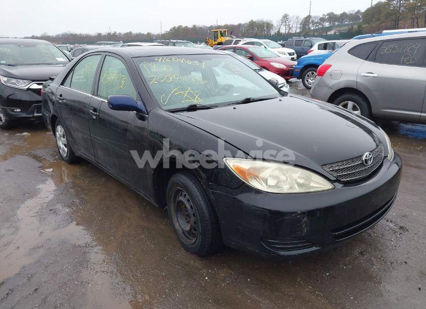 2003 Toyota Camry LE (VIN 4T1BE32KX3U136011) main photo