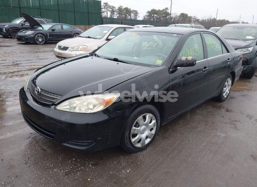 Photo 2 of 2003 Toyota Camry LE (VIN 4T1BE32KX3U136011)