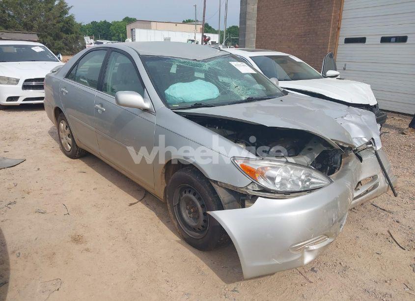2003 Toyota Camry LE (VIN 4T1BE32KX3U144402) main photo