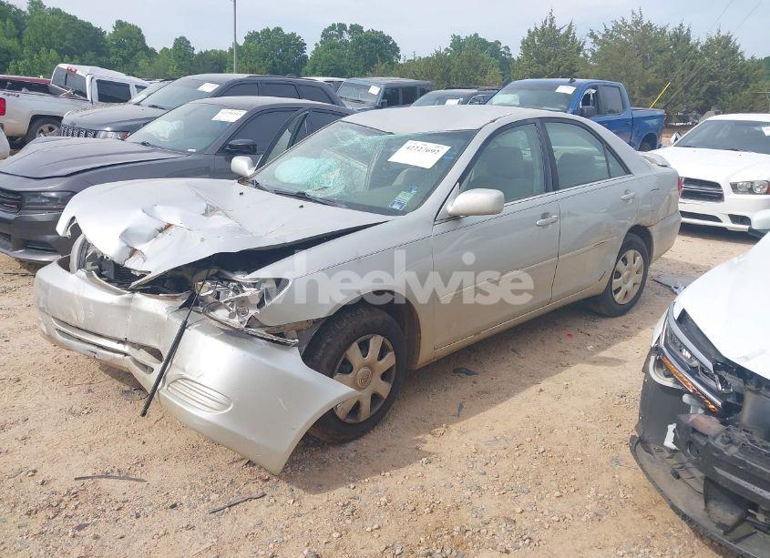 Photo 2 of 2003 Toyota Camry LE (VIN 4T1BE32KX3U144402)