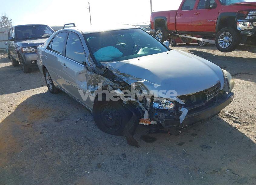 2003 Toyota Camry LE (VIN 4T1BE32KX3U181403) main photo