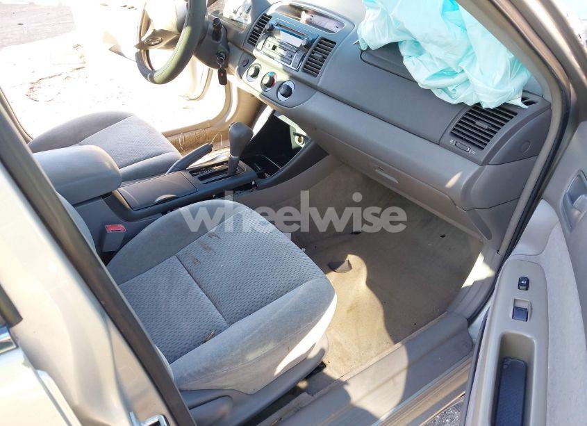 Photo 5 of 2003 Toyota Camry LE (VIN 4T1BE32KX3U181403)