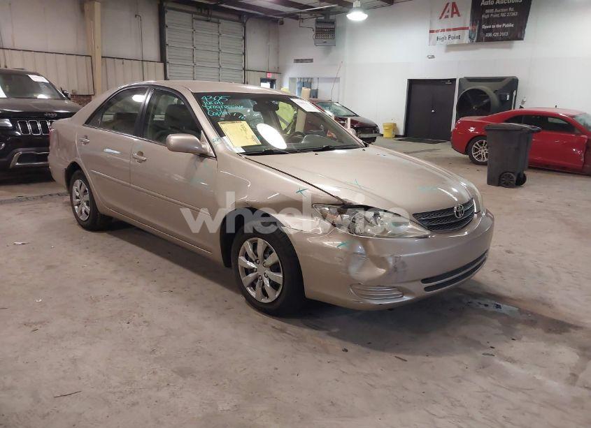 2003 Toyota Camry LE (VIN 4T1BE32KX3U225853) main photo