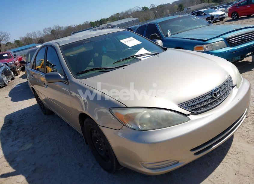 2003 Toyota Camry LE (VIN 4T1BE32KX3U681903) main photo