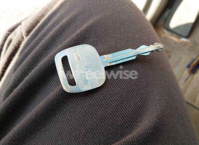 Photo 11 of 2003 Toyota Camry LE (VIN 4T1BE32KX3U681903)