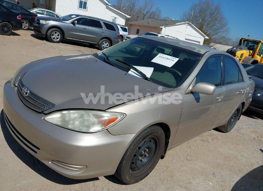Photo 2 of 2003 Toyota Camry LE (VIN 4T1BE32KX3U681903)
